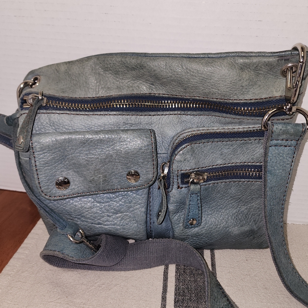 Women's Blue Soft Distressed Leatger Fossil Crossbody bag